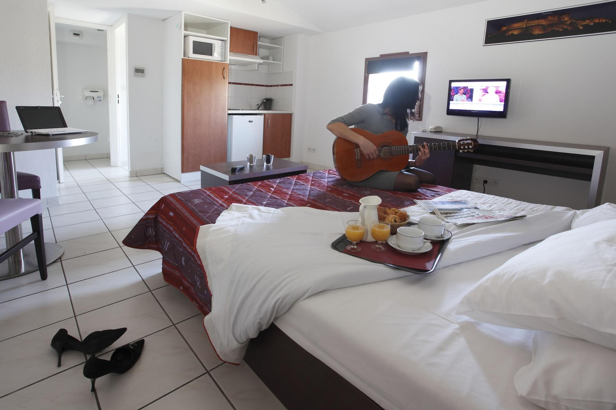 Adonis Carcassonne Hotel Екстериор снимка