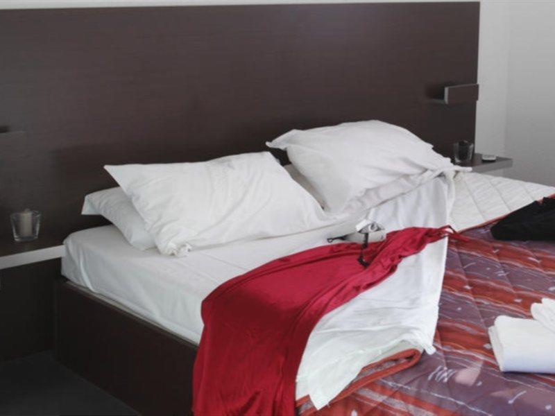 Adonis Carcassonne Hotel Екстериор снимка