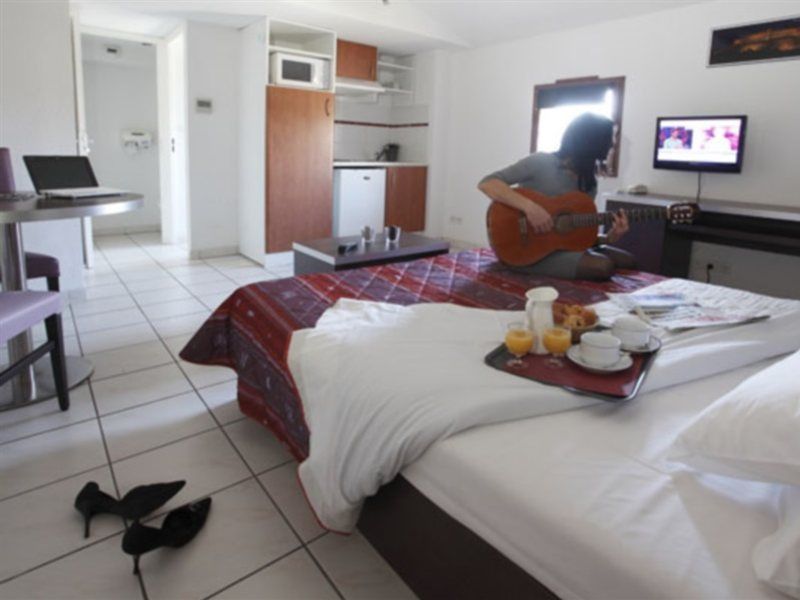 Adonis Carcassonne Hotel Екстериор снимка